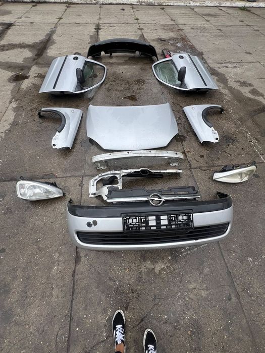 Zderzak przedni Corsa  drzwi prawe lewe przód tył lampy przednie tylne