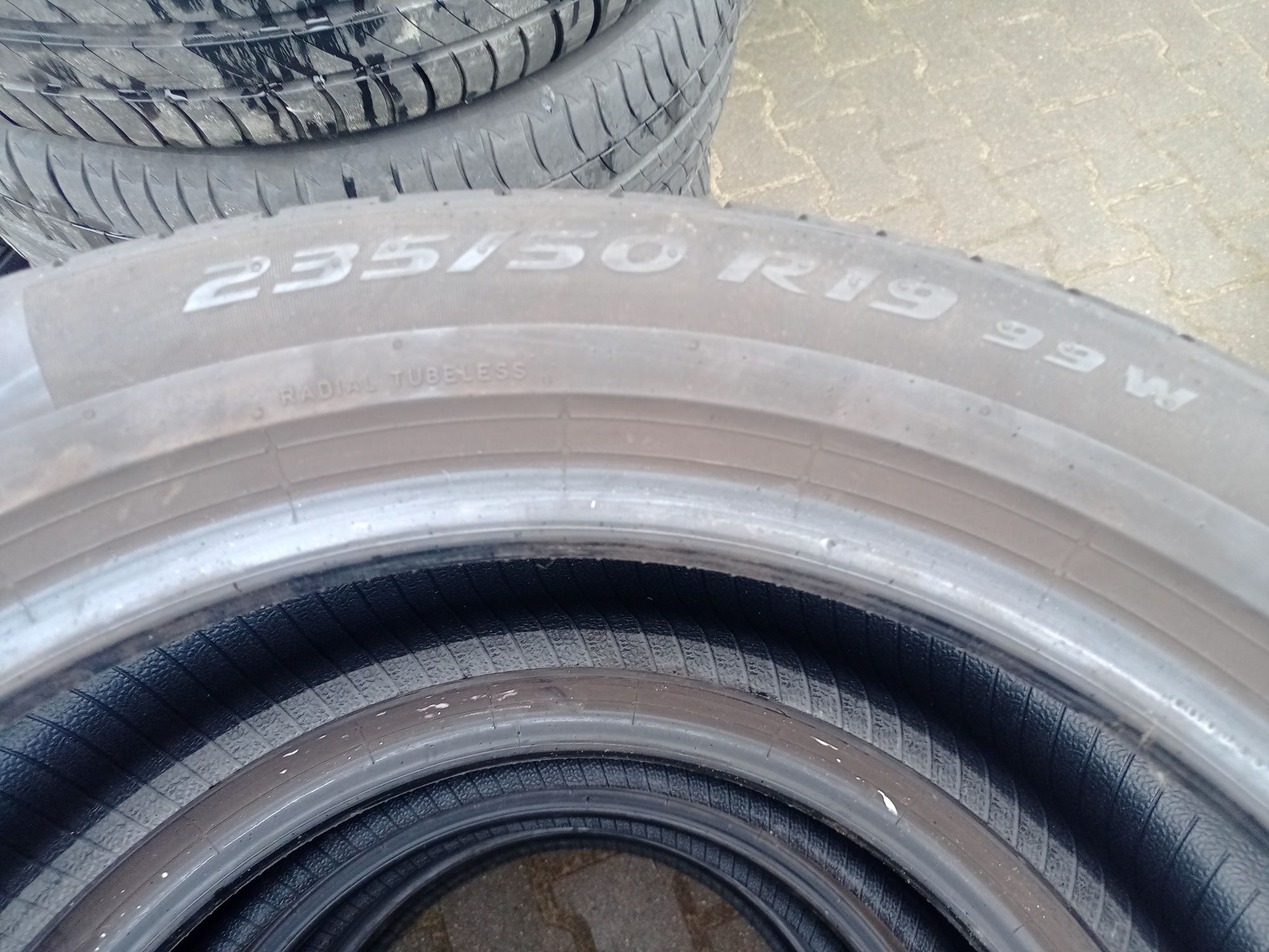 235/50 r19 Pirelli PZero