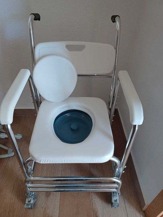 Cadeira de Banho Sanitária com Pés Dobráveis