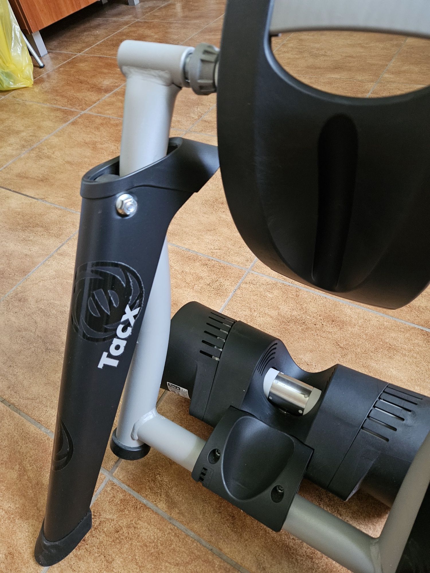 Trenażer Tacx Bushido Smart T2780