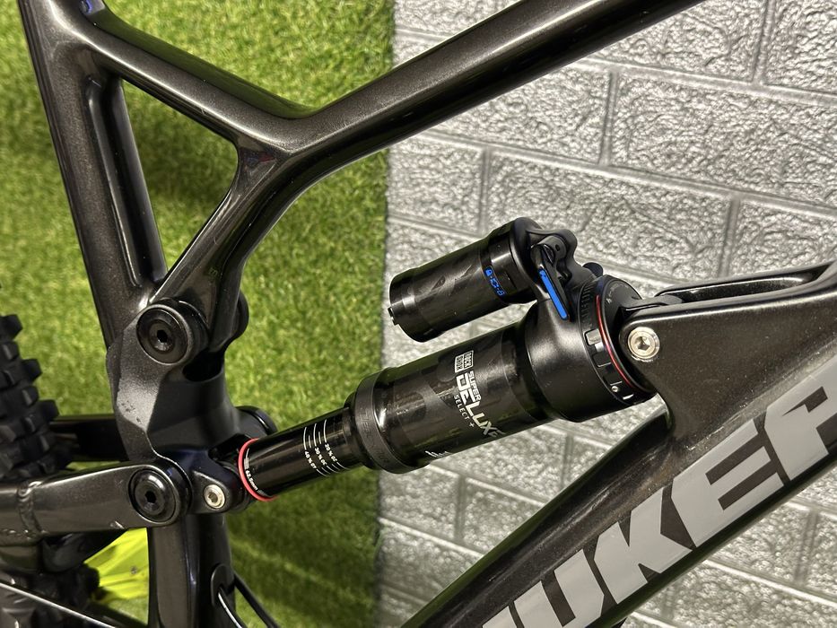 Карбоновий велосипед Nukeproof Mega 180mm