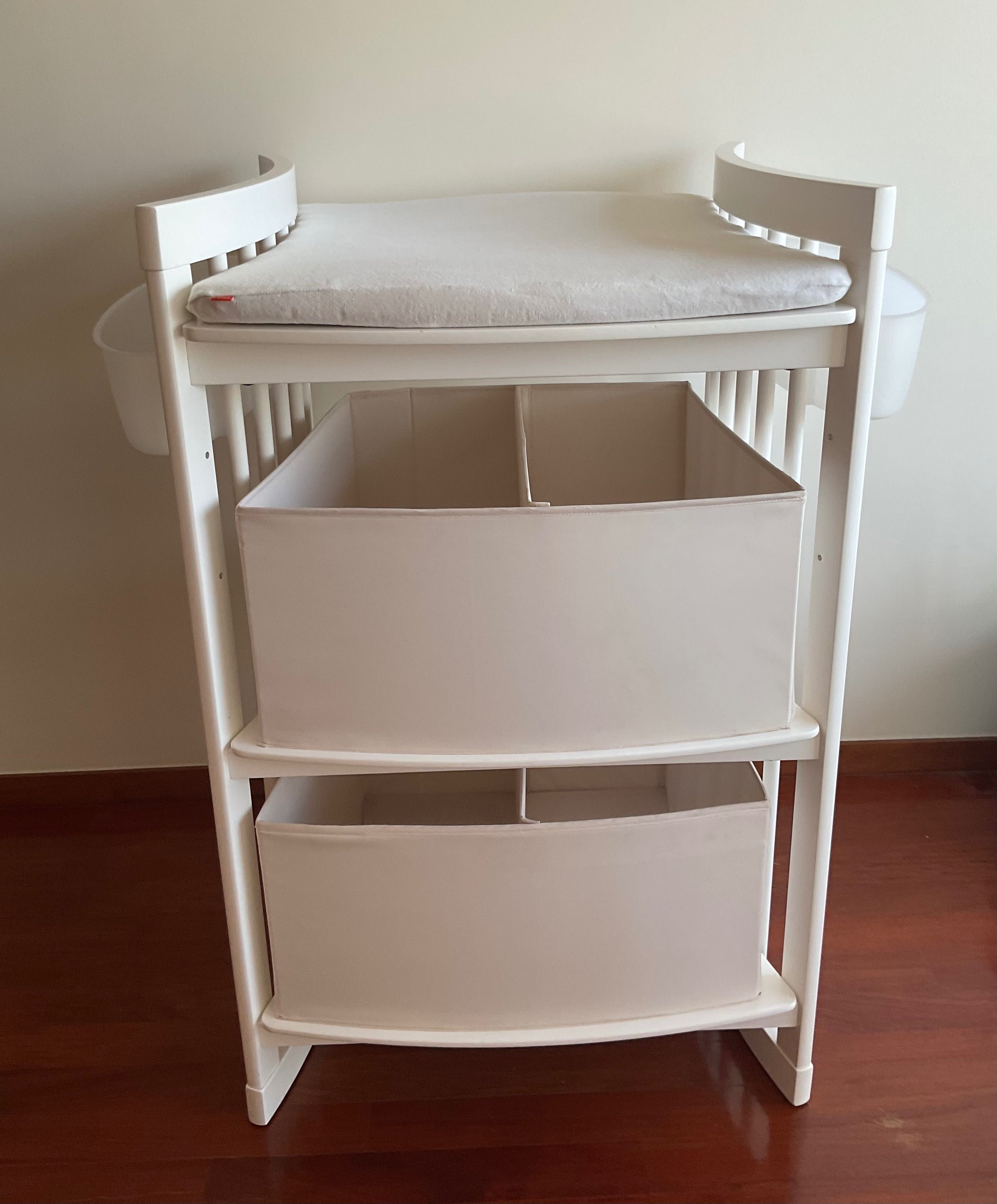 Berço STOKKE Sleepi V3 + muda fraldas STOOKE + secretária + almofadas