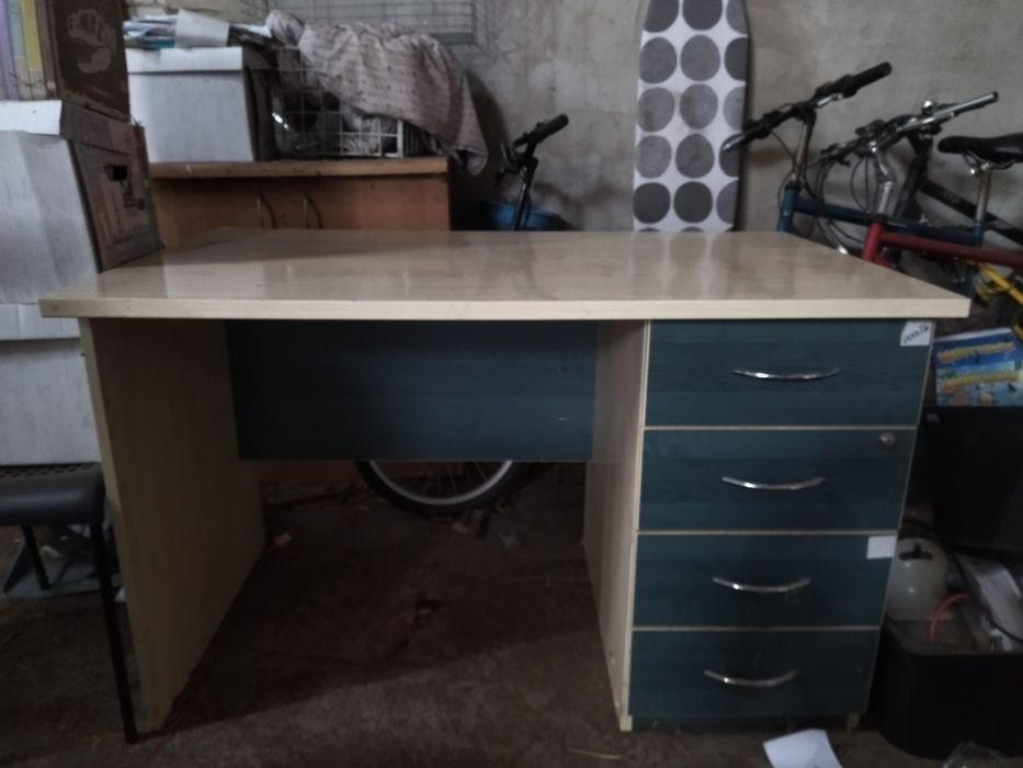 Biurko z szufladami