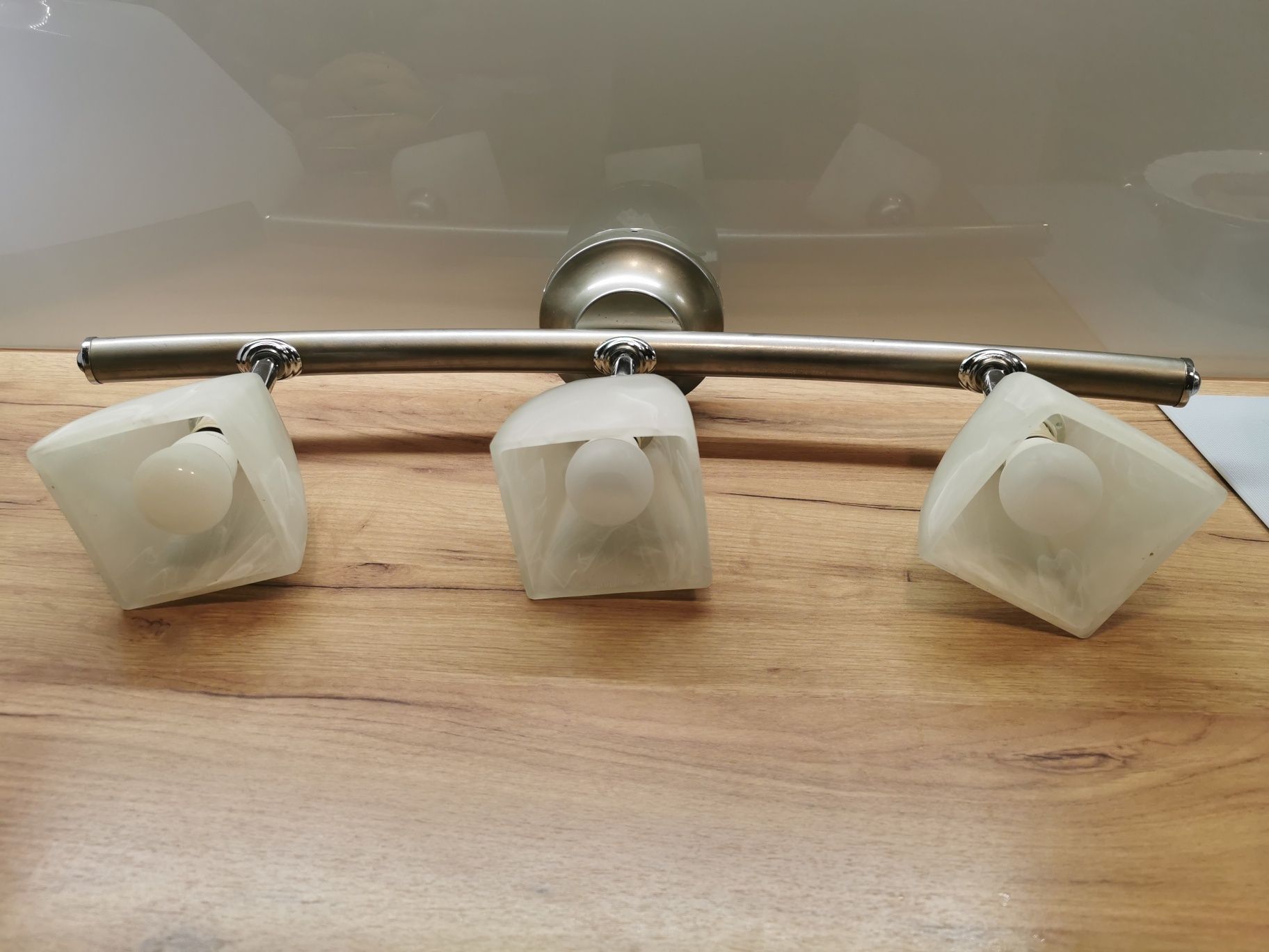 Żyrandol, światło trzypunktowe, lampa, lampka