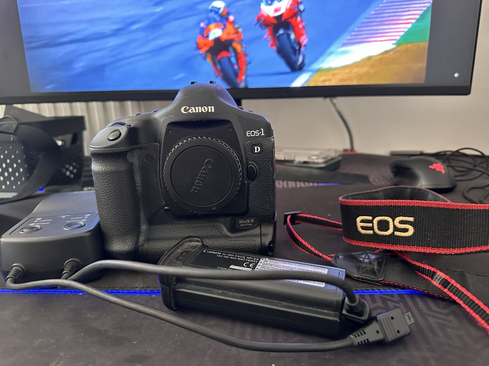 Canon EOS-1 + ladowarka+torba +akumulator