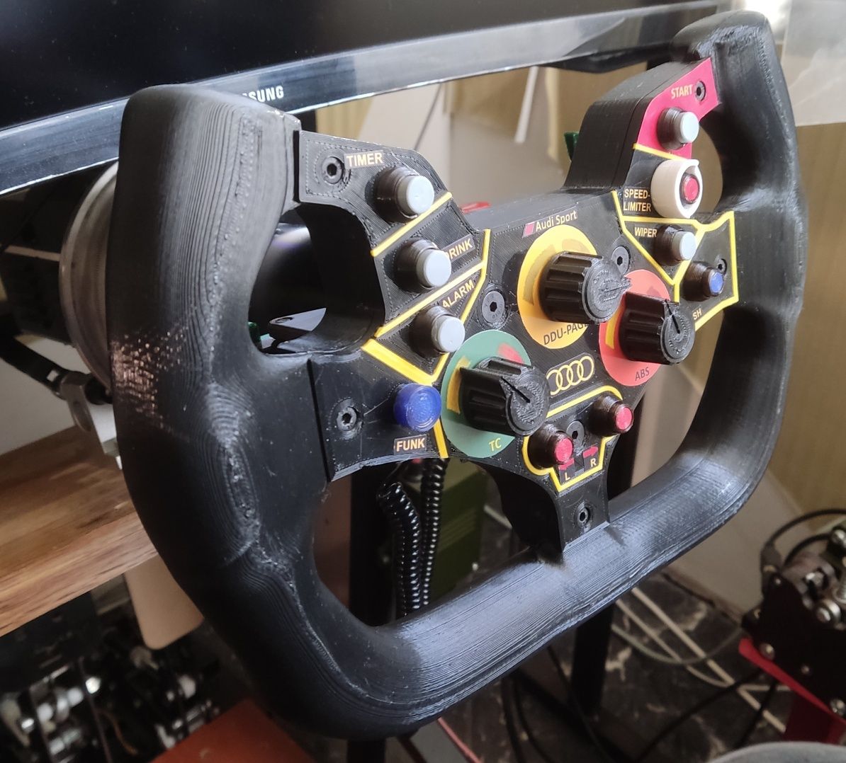 Штурвал для симрейсинга AUDI LMS R8 GT3 simracing thrustmaster