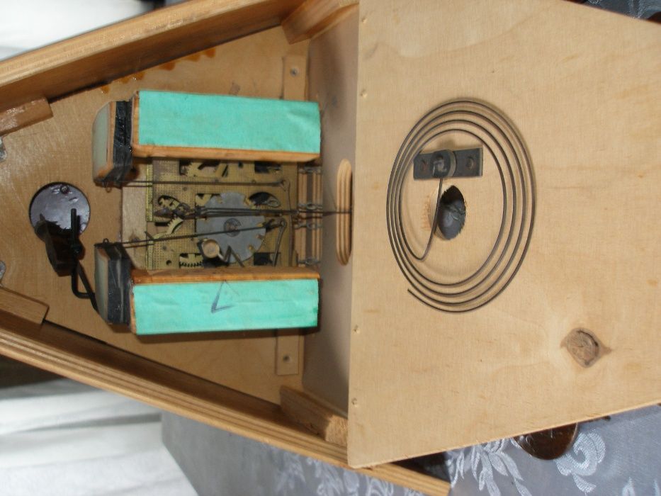 часы наручн кировские ,настольные Златоустовские ,настенные с кукушкой