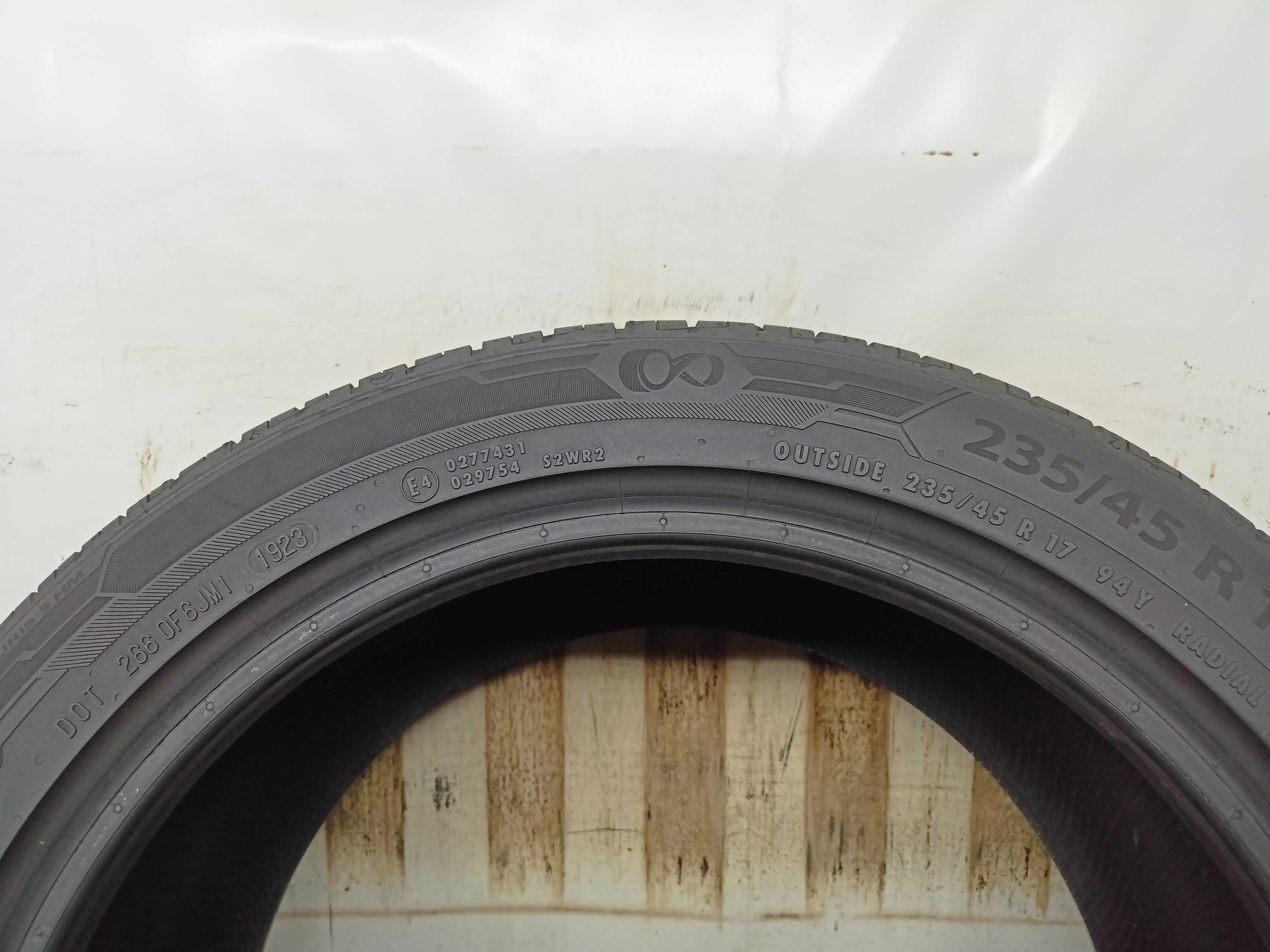 Barum Bravuris 5HM 235/45/17 2023r. 94Y 8,3mm (3203)