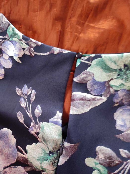 Suknia  w kwiaty r. 42