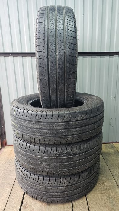 Goodyear EFFICIENT Grip Cargo 215/65r16c 106/104H