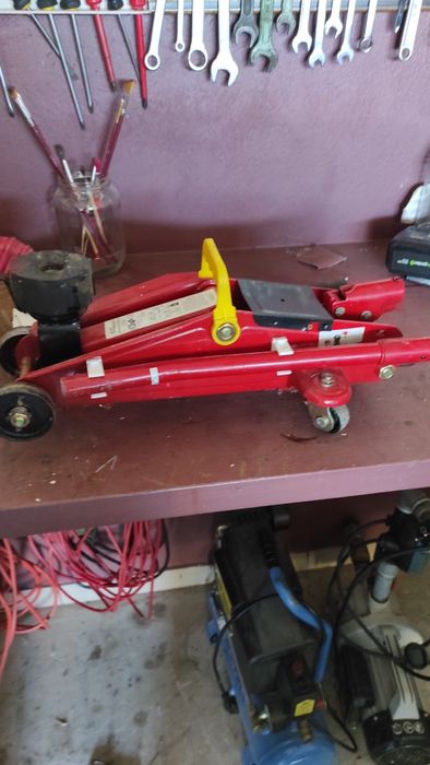 Podnośnik samochodowy