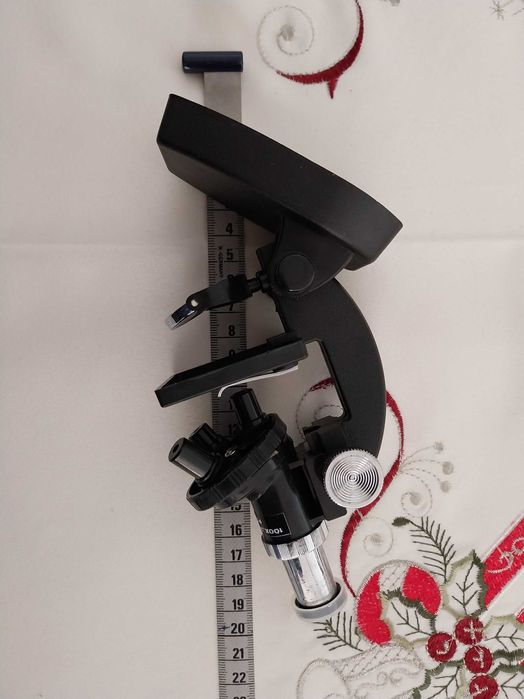 Microscópio decorativo em muito bom estado