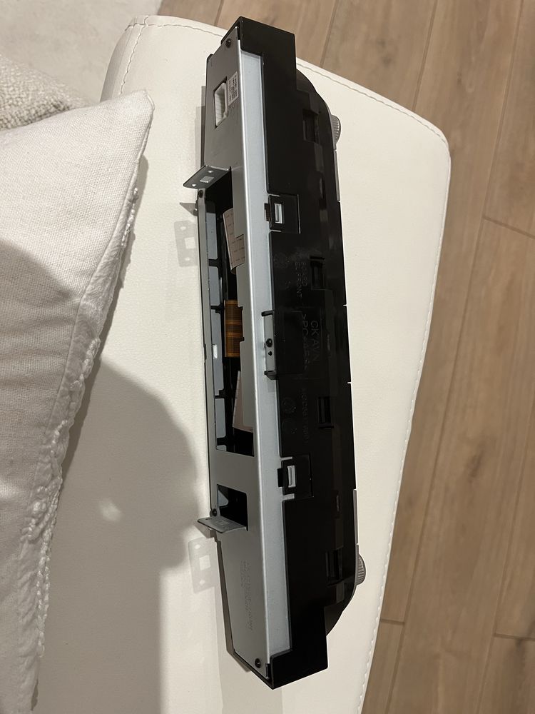 Panel radia nawigacji Kia Stinger