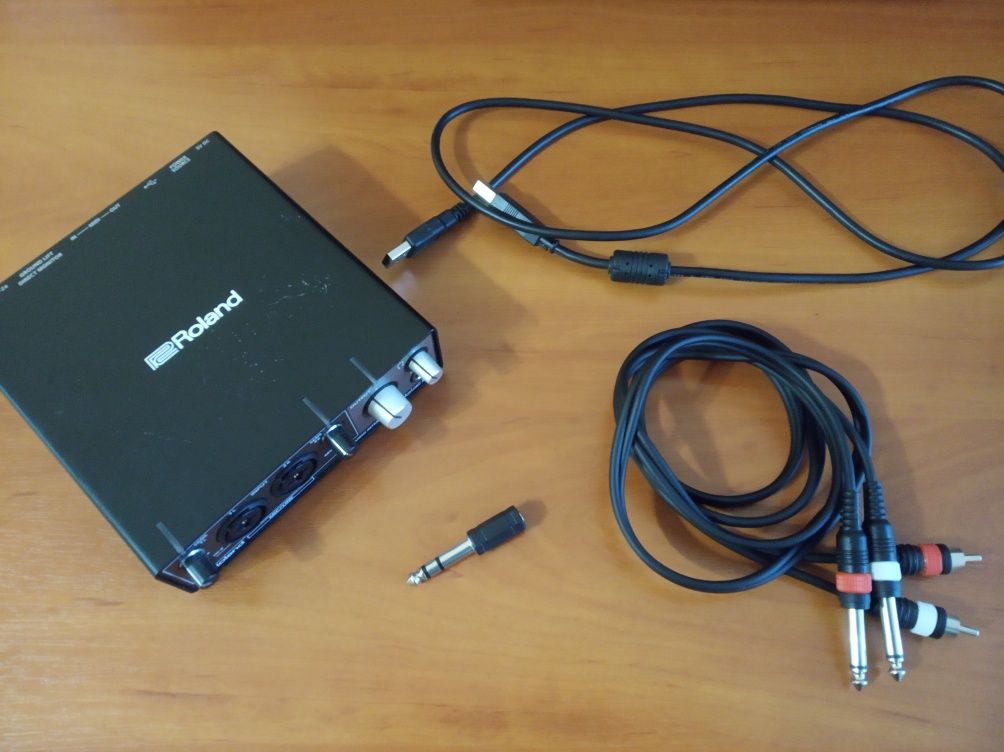 Звукова карта Roland Rubix 22 з кабелями