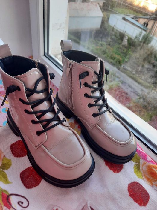 Взуття для дівчинки