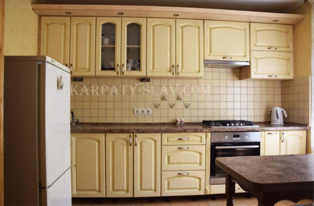 Житло в Карпатах. Басейн, чан. Славське