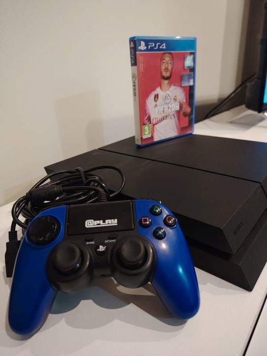 PS4 500GB + comando e jogo