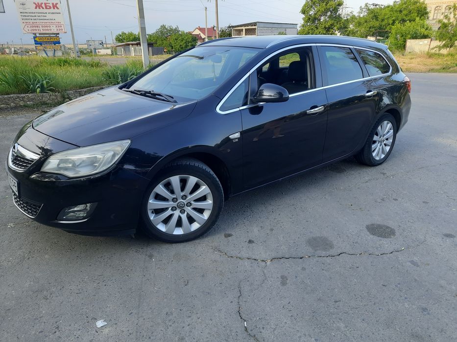 OPEL astra sports tourer 2011г.