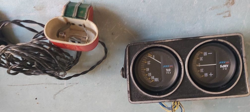 Gambiarra e amps e oleo de automóvel Vintage