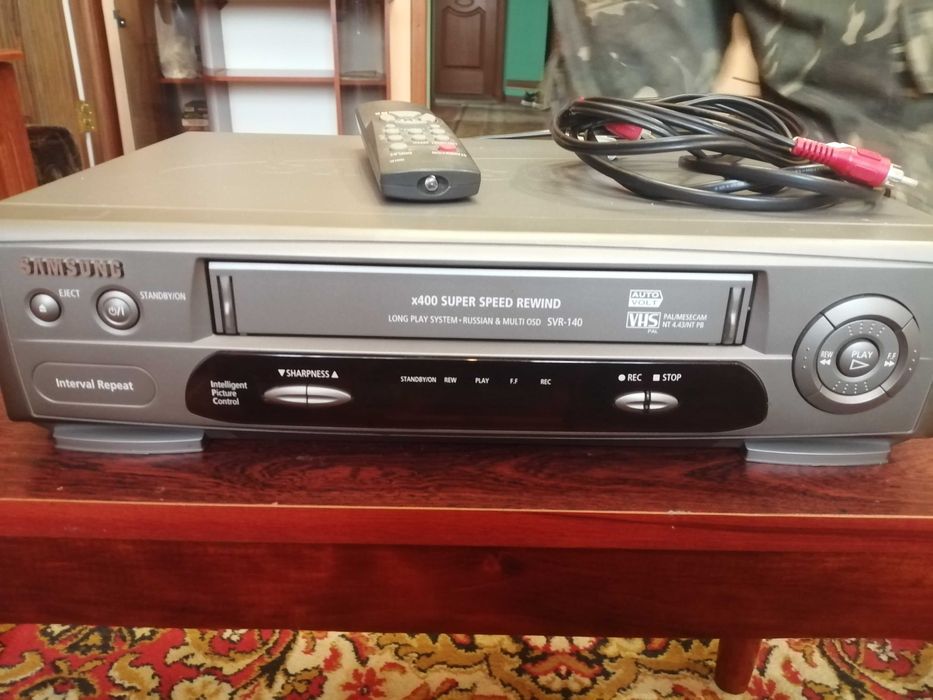 Кассетный видеоплеер SVR-140   SAMSUNG з касетами.