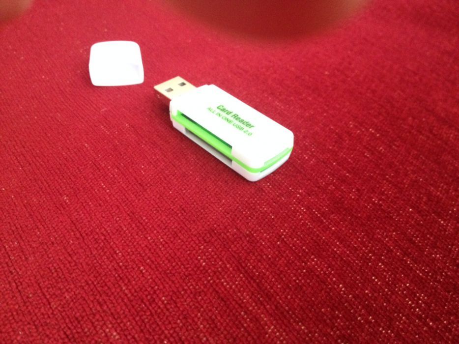 CZYTNIK USB wielu typów KART pamięci: karta MicroSD, SD, SDHC, M2 itp.