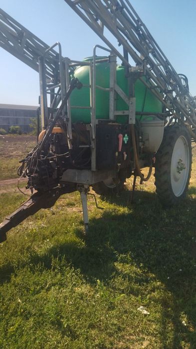 Оприскувач UNIGREEN CAMPO, об'єм 3 куба, шир. 28 м, електроніка, 2011