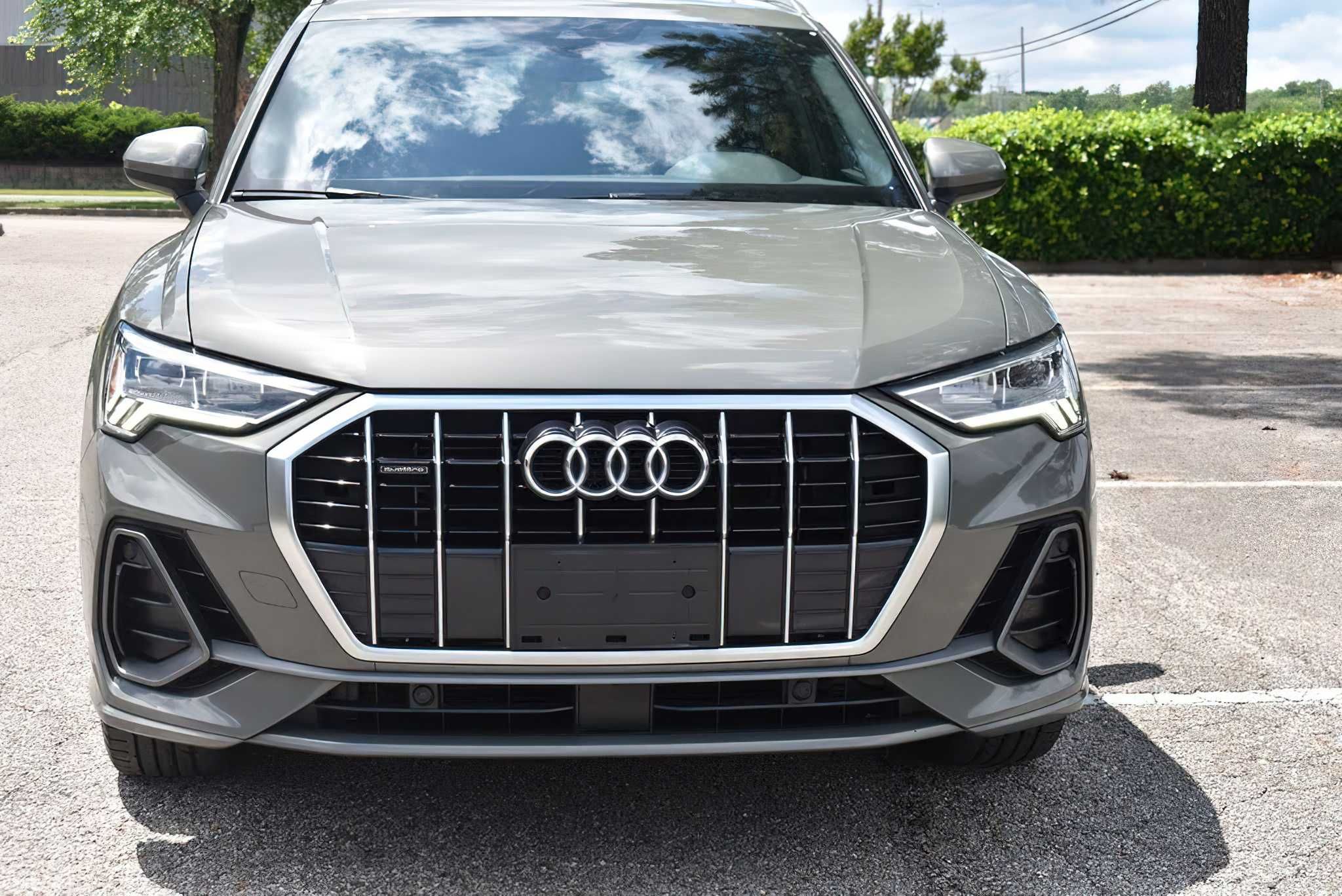 Audi Q3     2021