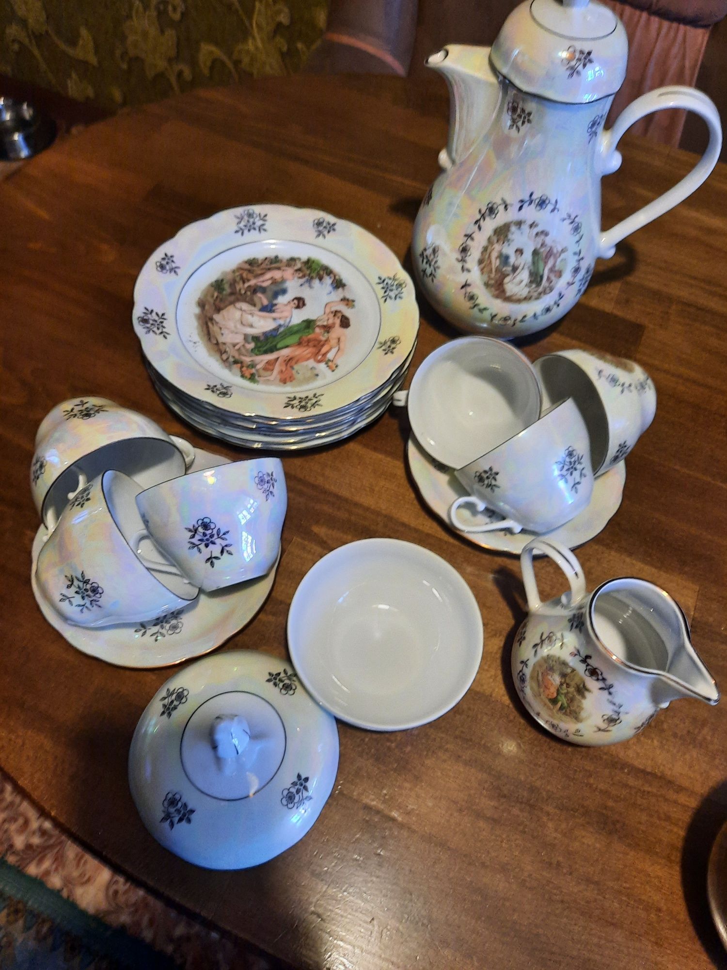 Продам сервиз МАДОННА (ГДР)
