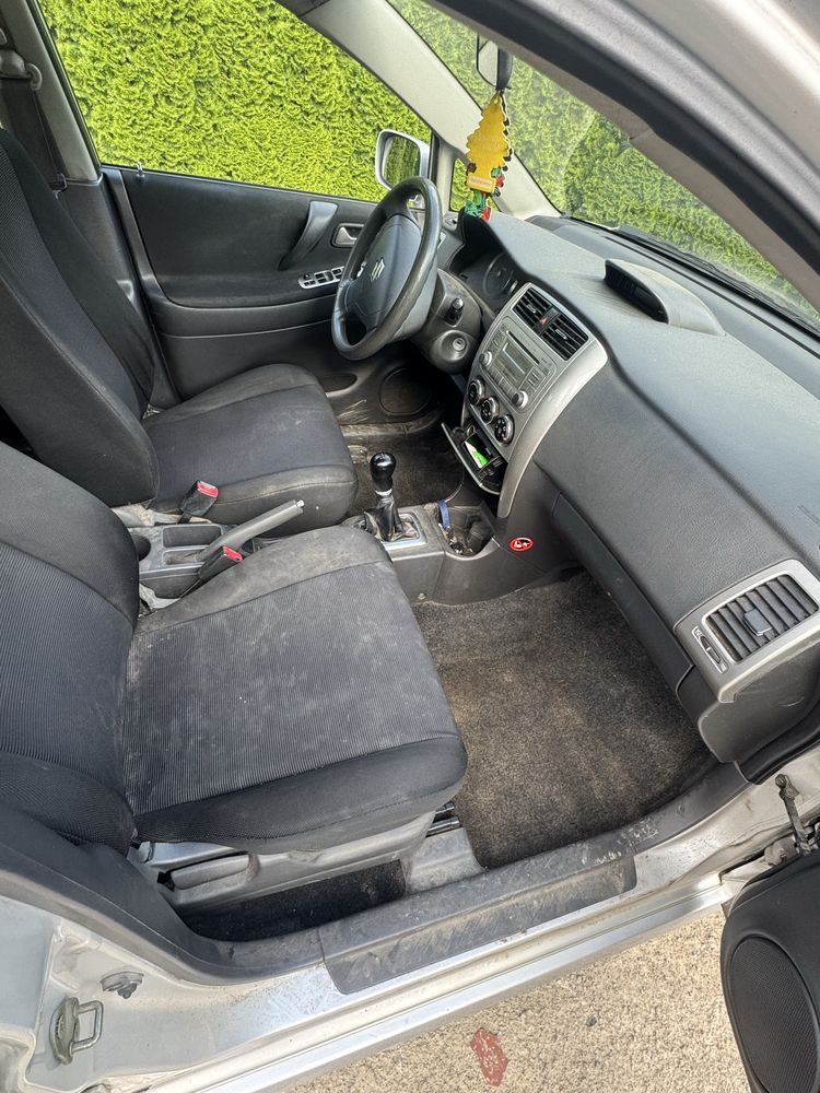 Suzuki Liana 1,6 benzyna , 125 koni , sprawy