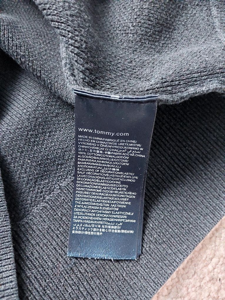 Czarny sweter Tommy Hilfiger M