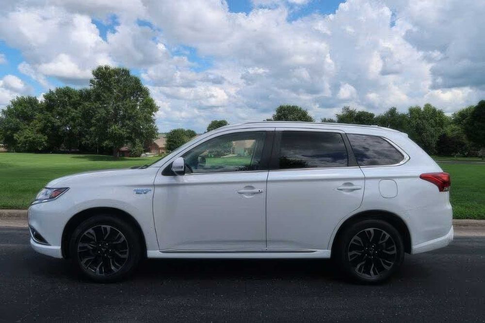 Mitsubishi Outlander Hybrid Plug-in SEL      2018