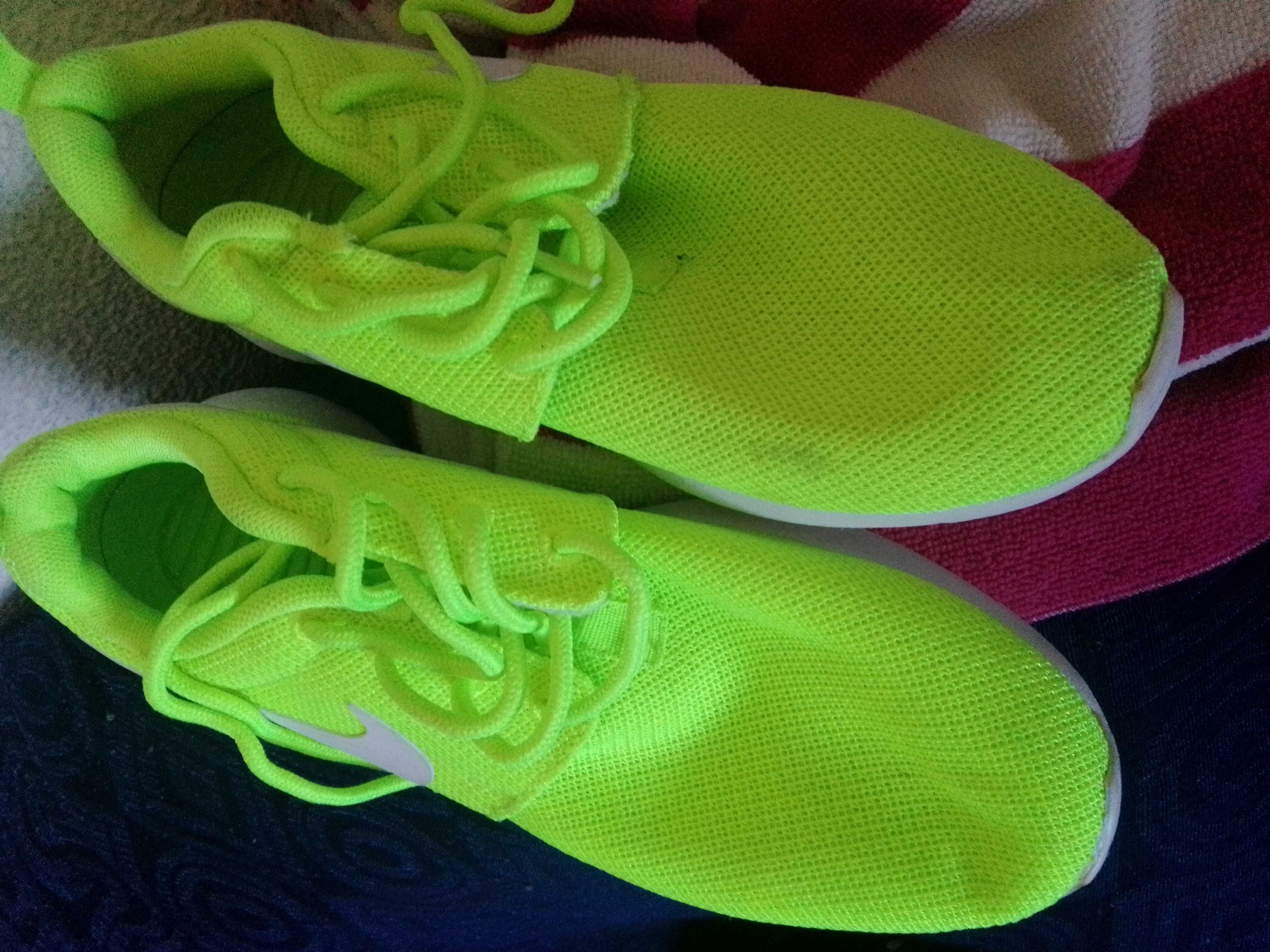 Sapatilhas Nike fluorescente Novas