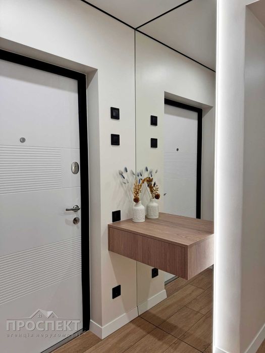 Квартира з новим ремонтом в центрі міста з автономним опаленням