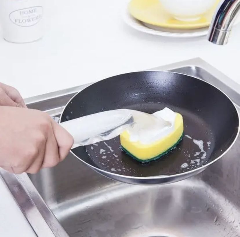 Губка для миття посуду з дозатором щітка та ємністю для миючого засобу