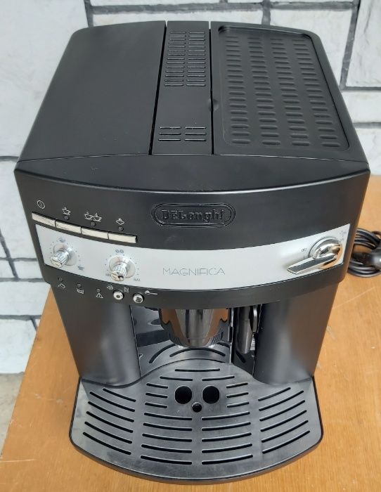 Кофемашина кофеварка Делонги Delonghi ESAM 3200 B черная б/у