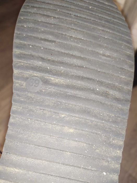 Продам натуральні шкіряні угги 39р.