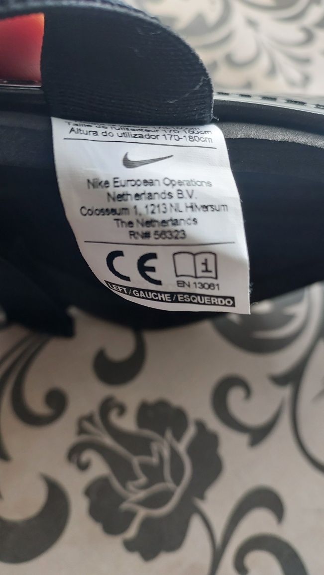 Ochraniacze piłkarskie  Nike r L jak nowe!