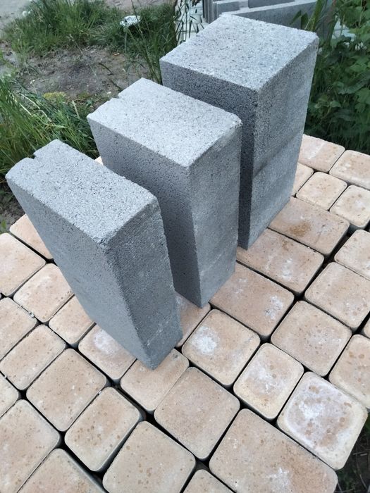 Блоки цегла та інші будматеріали