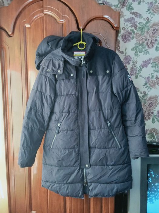 Продам женские куртки