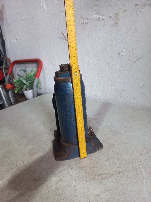 Niemiecki Podnośnik hydrauliczny 5T