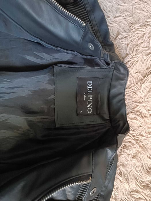 Чоловіча чорна шкіряна ( дуже якісний замінник) куртка