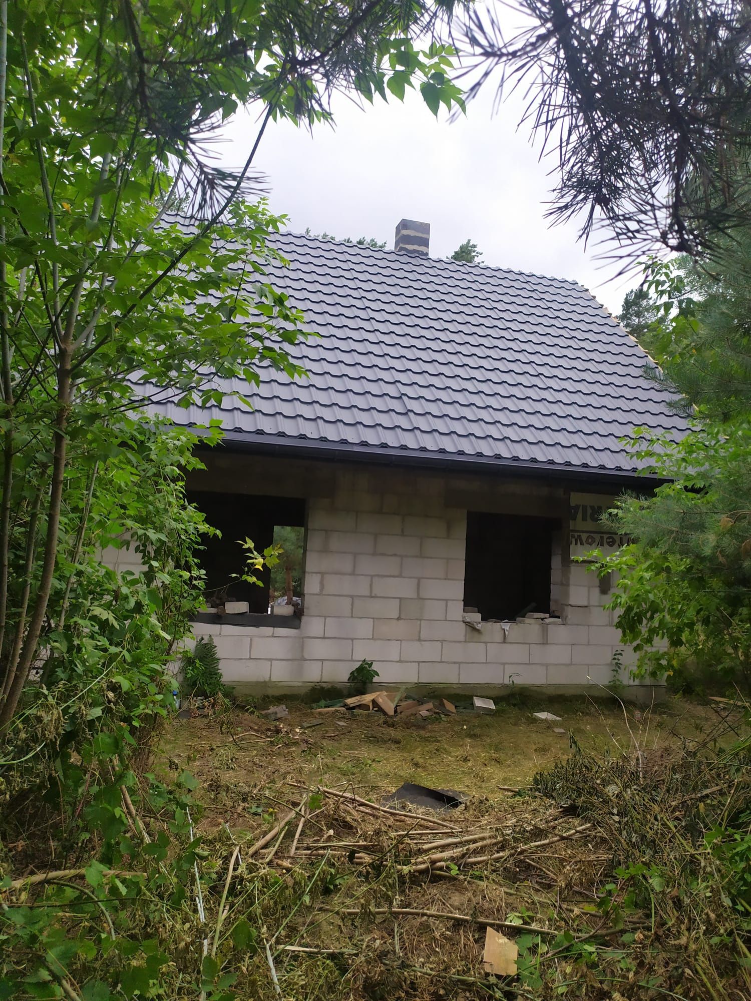 Dom w stanie surowym nad rzeką Wkrą