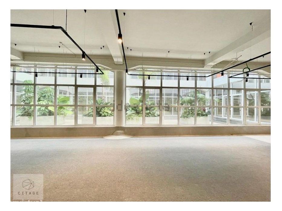 Escritorio com jardim na zona Alcantara