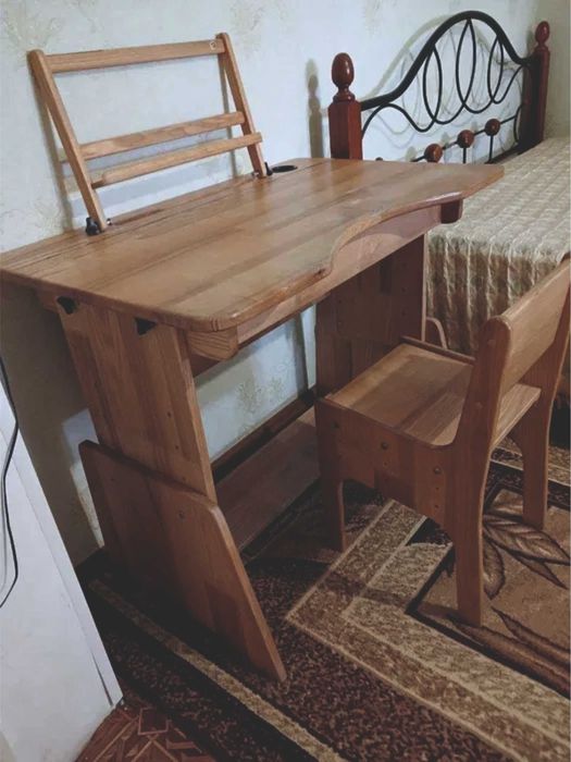 Парта для школяра на виріст