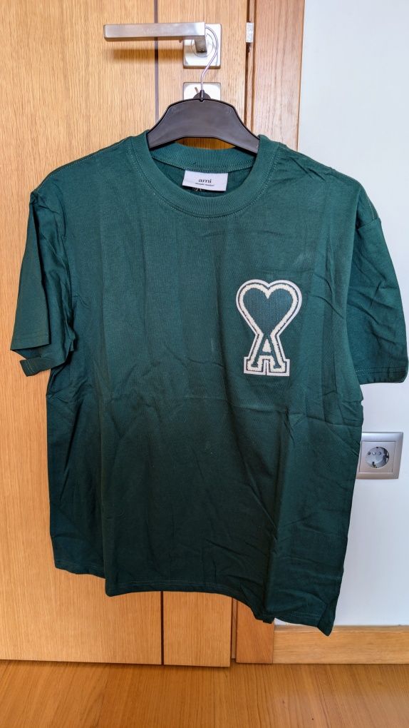 T-shirt Ami Paris. Tamanho L