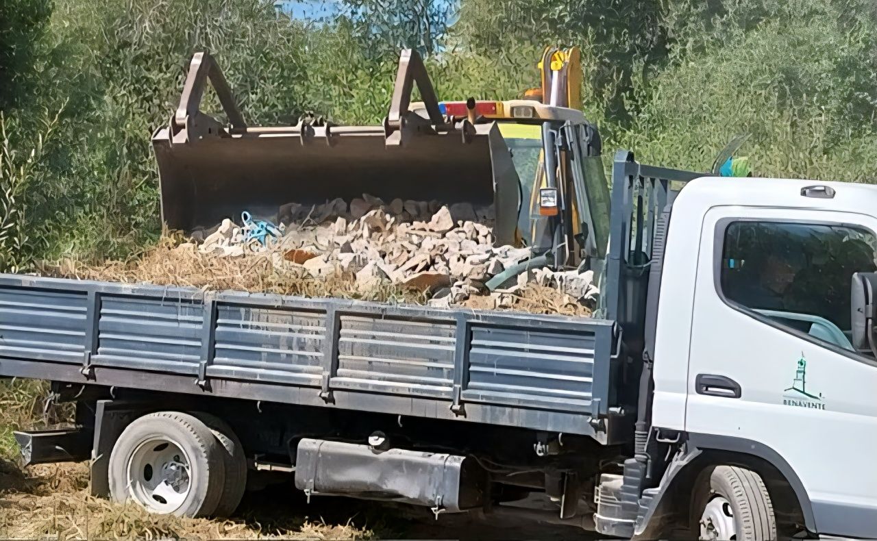 Serviços Retroescavadora, Giratória e Carrinha Tribasculante