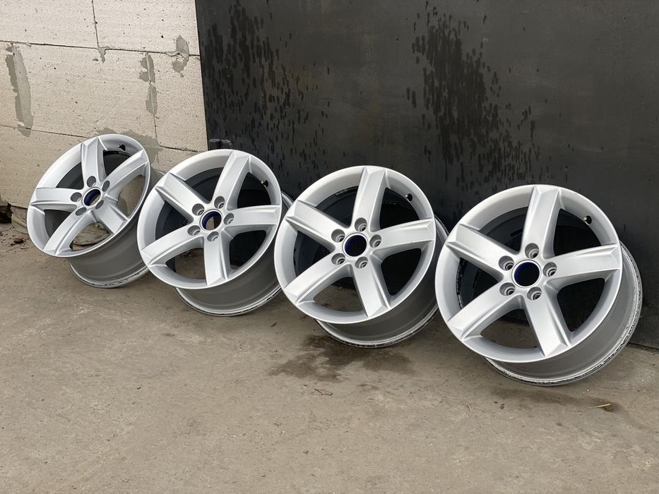 Комплект оригінальних дисків 5 112 16 r16 audi