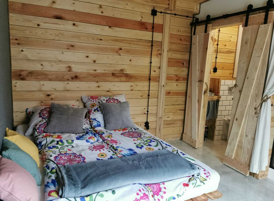 Domki + dom nad jeziorem | sauna jacuzzi | 10 osób | parkiet DJ