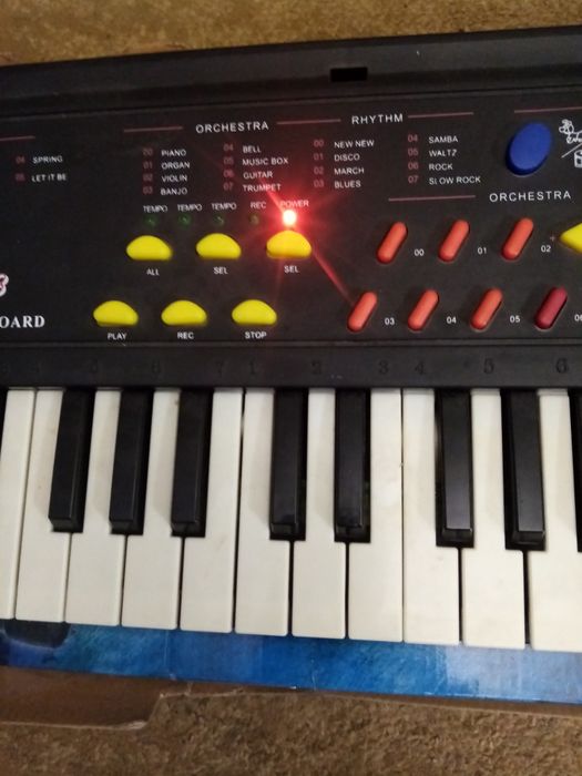 Синтезатор - піаніно для дітей