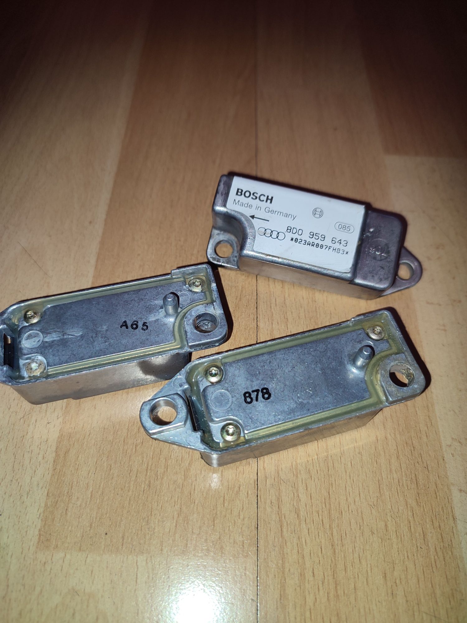 Czujnik sensor Bosch uderzeniowe Airbag passat b5 audi a4 b5